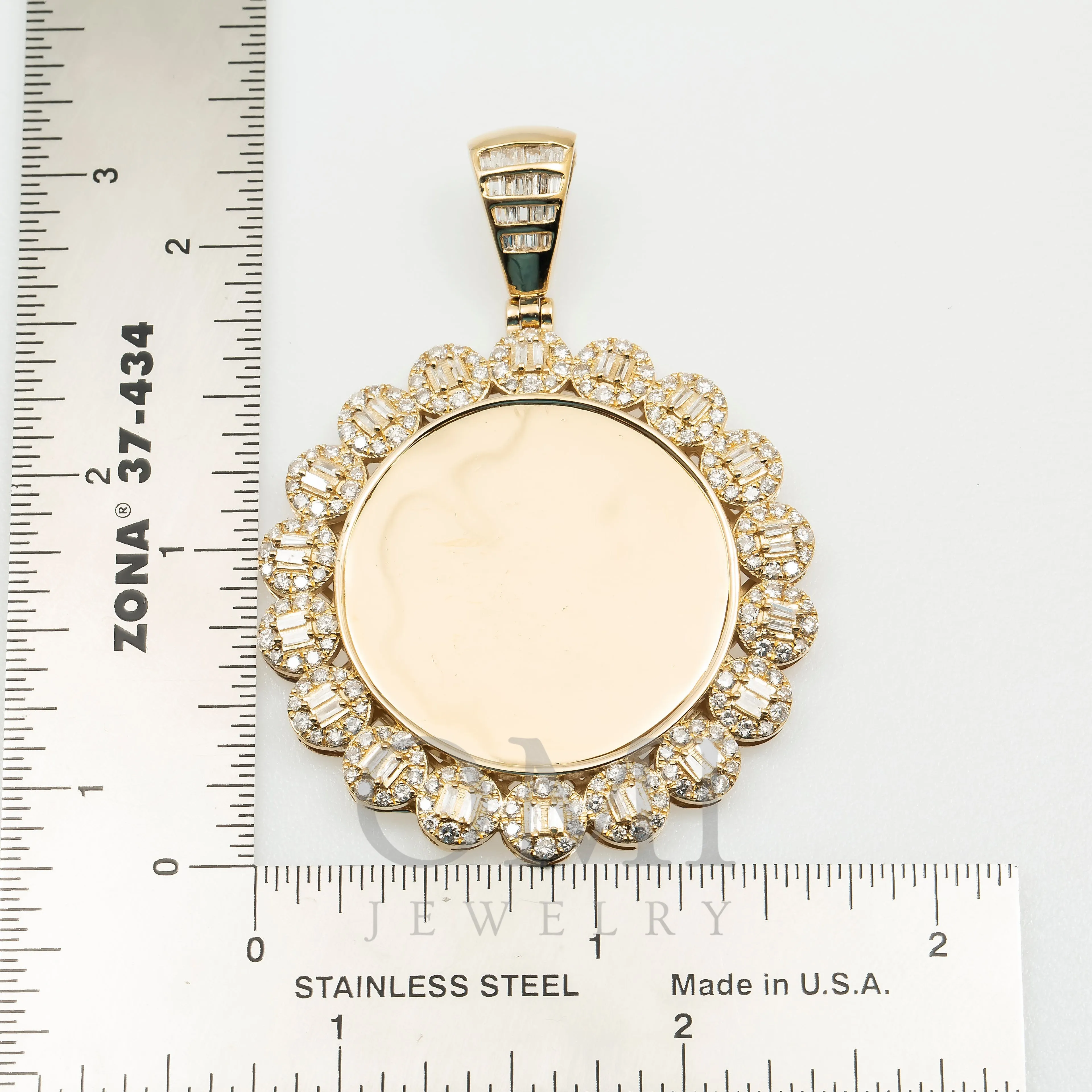 14K GOLD BAGUETTE AND ROUND DIAMOND CIRCLE PICTURE PENDANT 2.62 CT