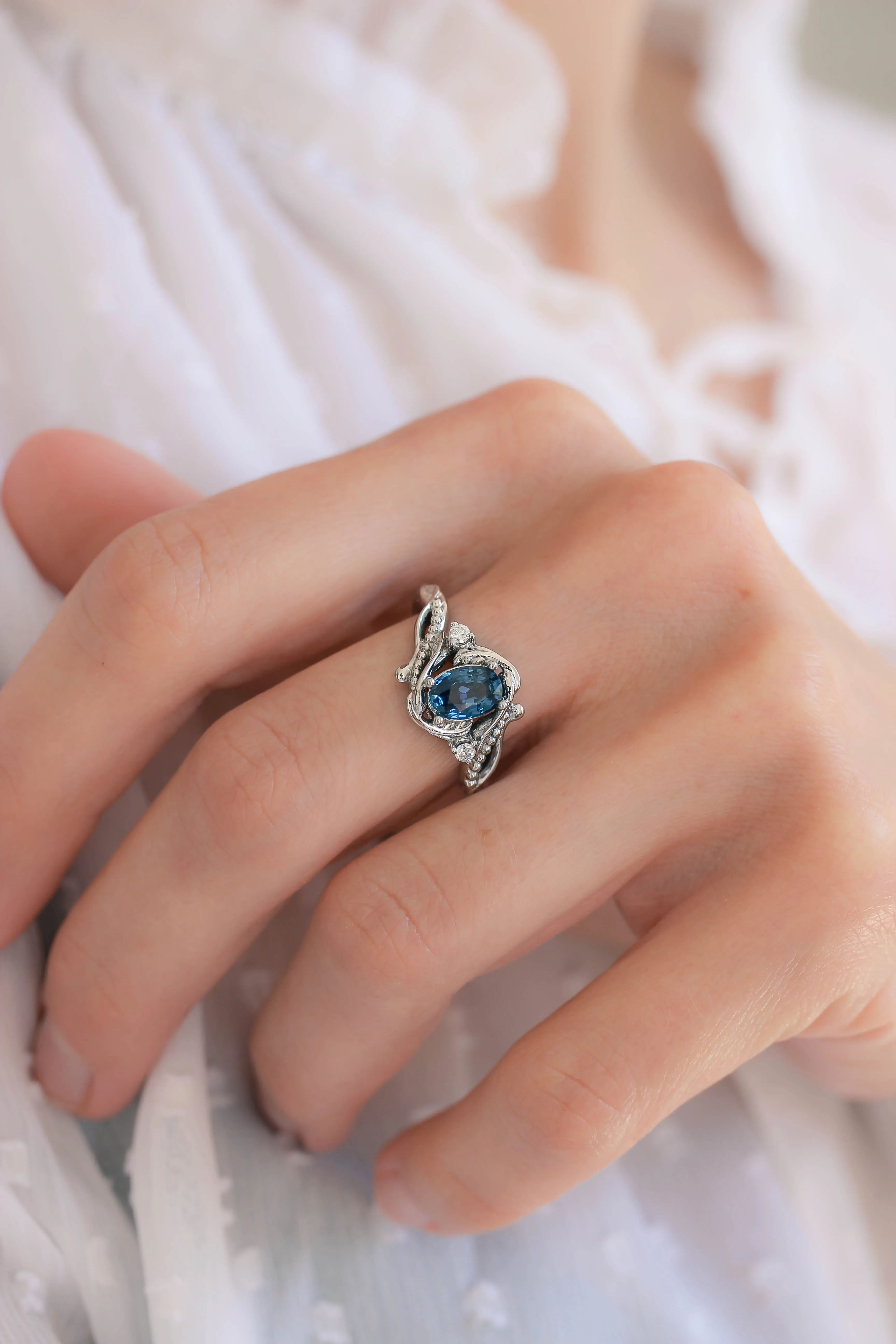 Blue sapphire engagement ring with diamonds / Undina
