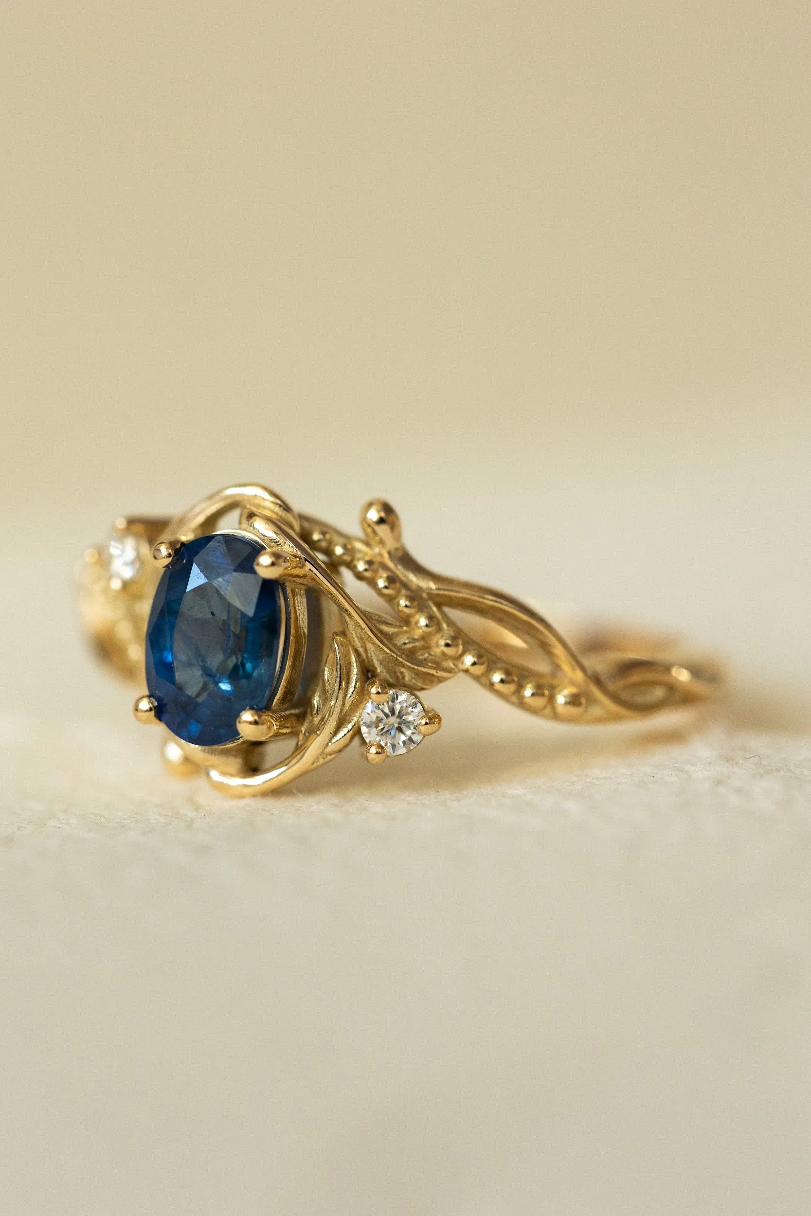 Blue sapphire engagement ring with diamonds / Undina