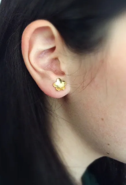 Stud flower Earrings, Goldsmith post flower earrings, Gold stud Earrings, Delicate hand hammered Flower Earrings Dainty wedding earrings